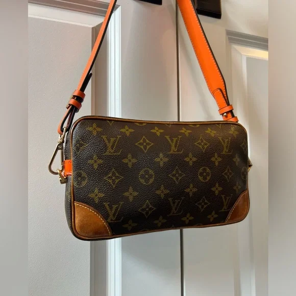 Louis Vuitton monogram 𝒻ℴ𝓇𝓂ℯ𝓇 clutch. - Picture 5 of 10